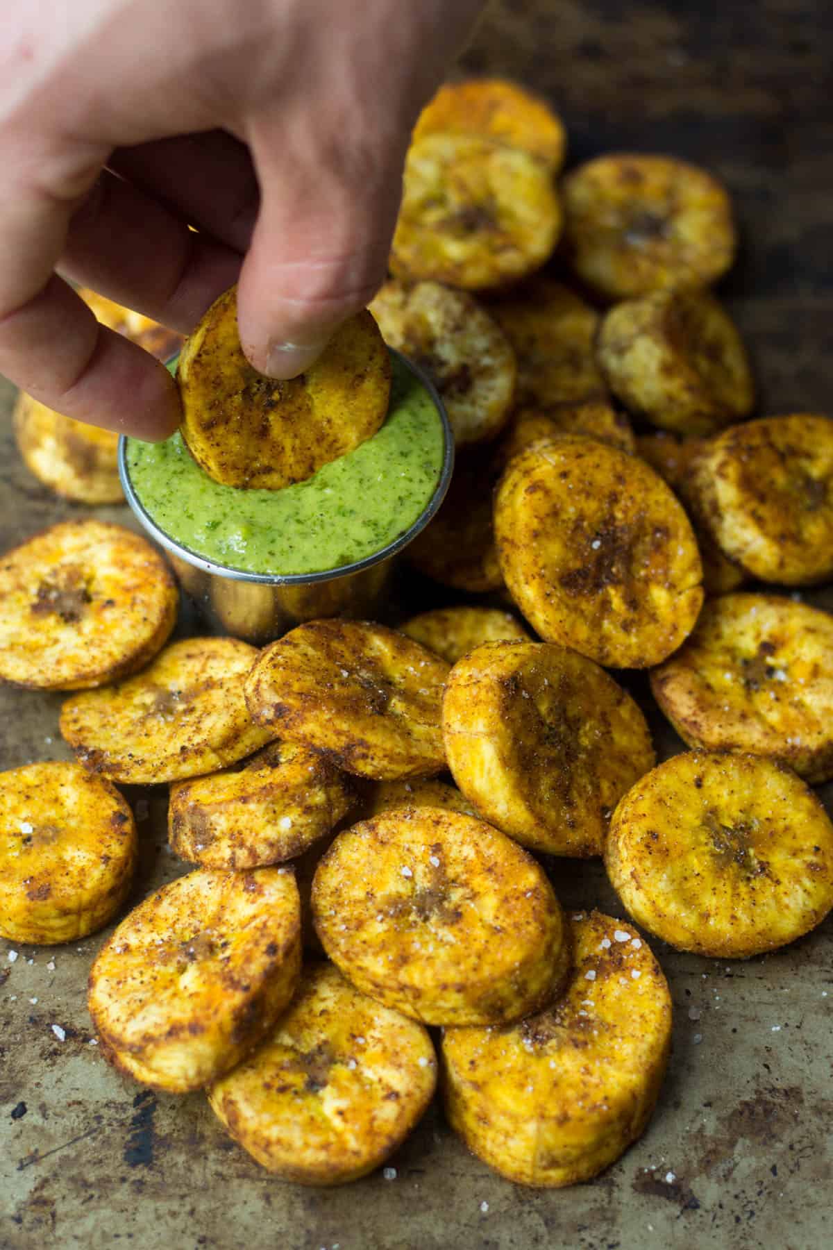 https://eatthegains.com/wp-content/uploads/2017/10/Sweet-Spicy-Baked-Plantains-2.jpg