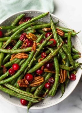 These super easy Paleo Holiday Green Beans come together in less than 10 minutes and make the perfect side to your main course - paleo, vegan, and Whole30 approved too! - Eat the Gains