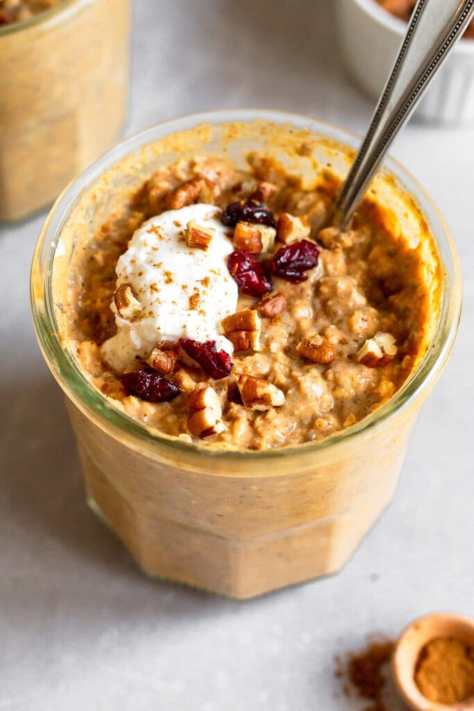 https://eatthegains.com/wp-content/uploads/2023/09/Pumpkin-Overnight-Oats-8-683x1024.jpg